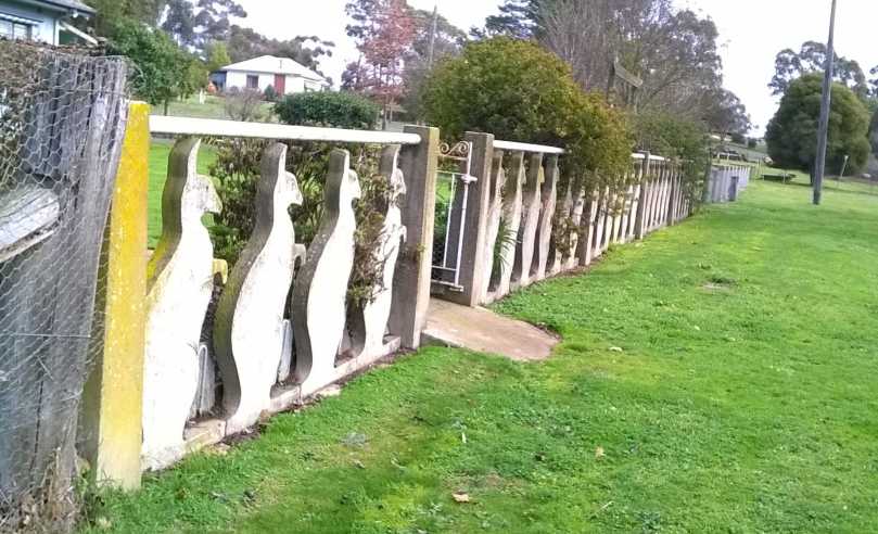 The kangaroo fence, Argyle Street